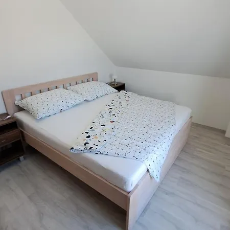 Domeček Pod Skalami, 535 Casa vacanze Tisá