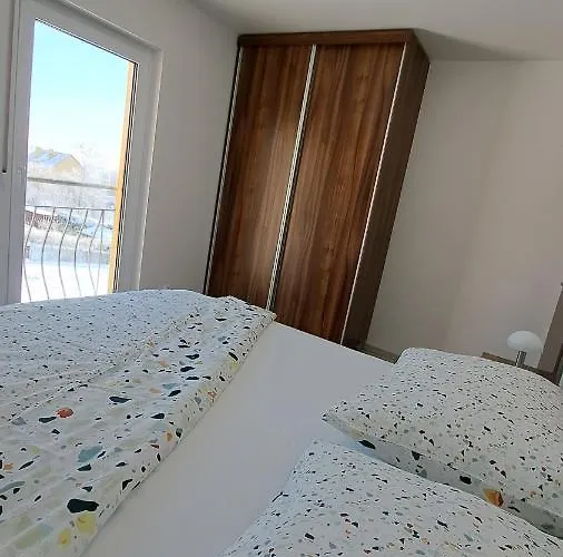 Domecek Pod Skalami, 535 * Tisá